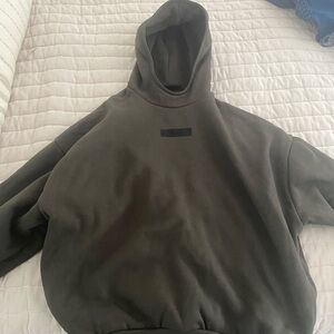 Fear of god essentials sweat suit. Ink color